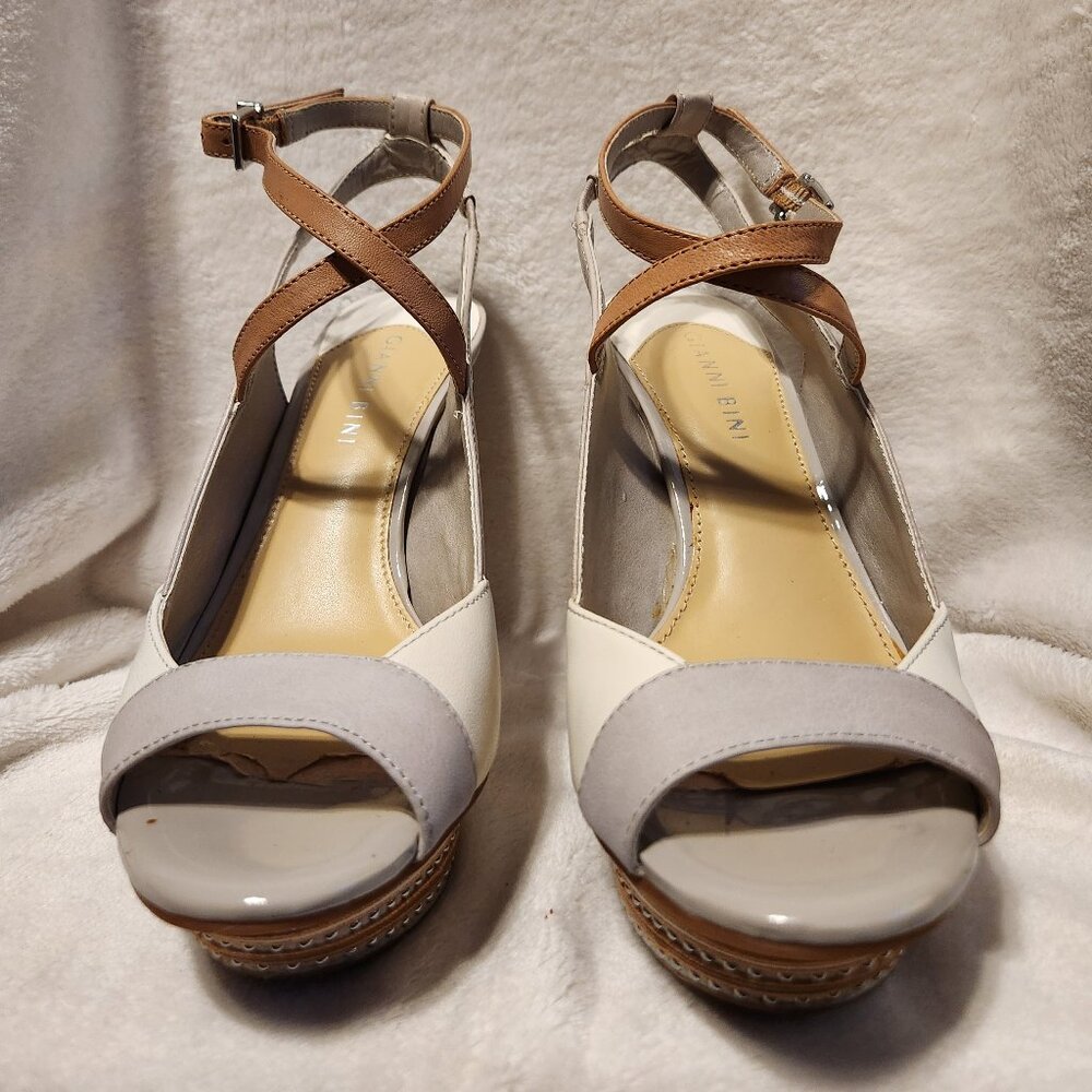 Gianni Bini Chalk/White/Topaz Heels
